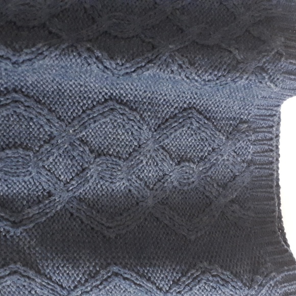 Women's Sweater - Picture 4 of 7